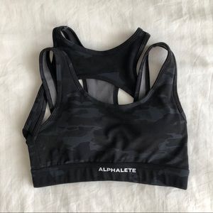 COPY - Alphalete Surface Keyhole Bra in Black Camo